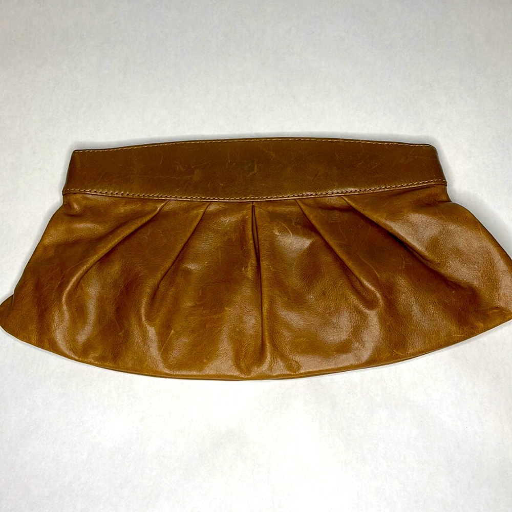 🔴 Fossil brown leather clutch